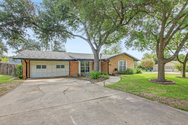 Attached, Exterior, Facade, Brick Facade, Ranch