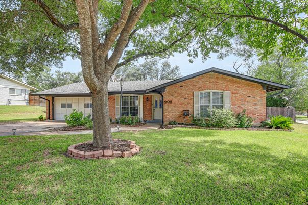 Attached, Backyard, Exterior, Facade, Brick Facade, Ranch