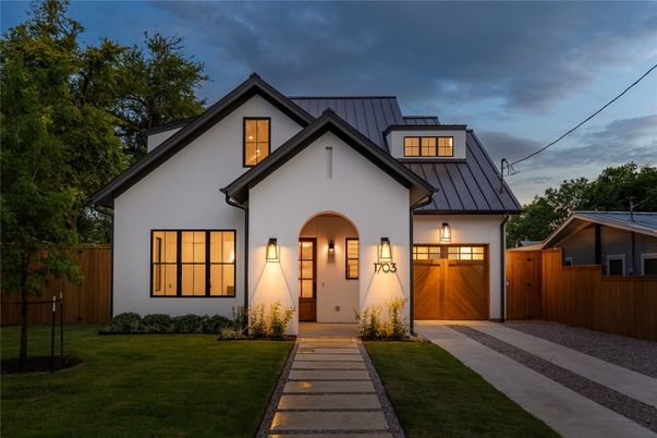 Attached, Exterior, Facade, Farmhouse