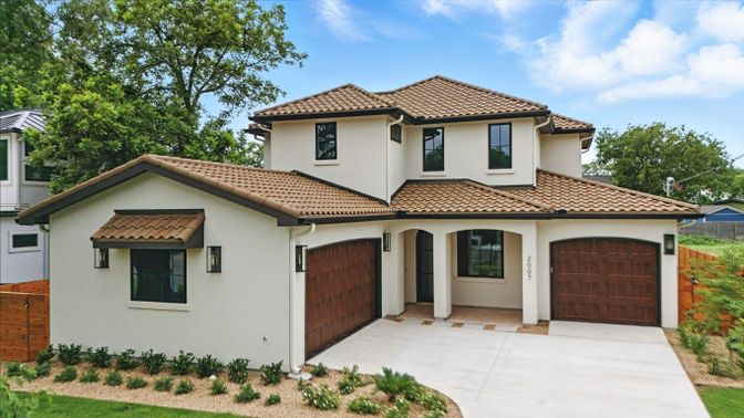 Attached, Exterior, Facade, Mediterranean