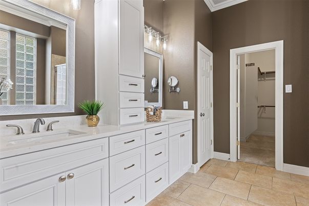 Bathroom, Dual Sink Vanities, Interior