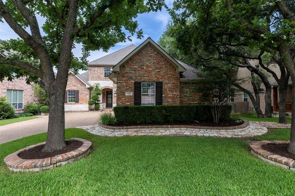Backyard, Exterior, Facade, Brick Facade, Brick Traditional