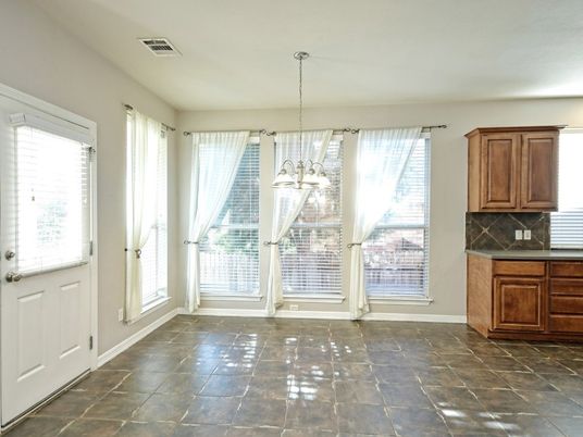 Empty room, Interior, Pendant Lights