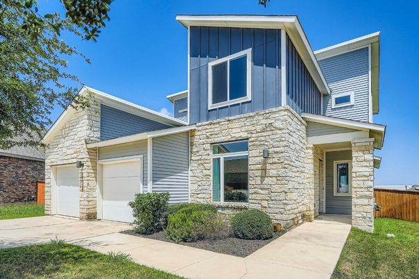 Attached, Exterior, Facade, Modern
