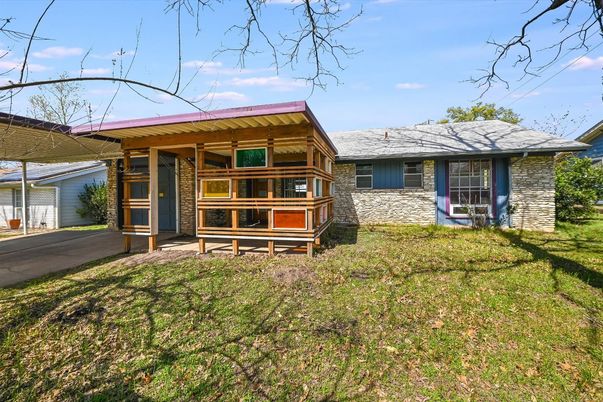 Exterior, Facade, Log Home
