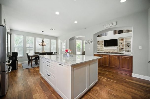 Dining room, Interior, Kitchen, Pendant Lights, Recessed Lighting, Wood Texture Flooring