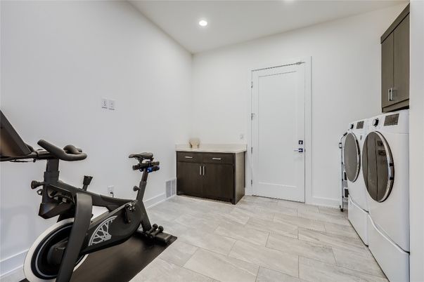 Fitness Equipment, Interior, Recessed Lighting, Washer, Wood Texture Flooring
