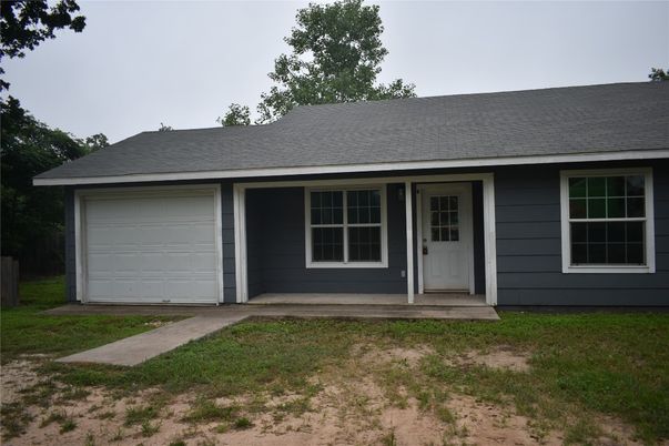 Attached, Exterior, Facade, Ranch