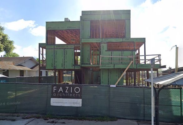 Exterior, Facade, Modern