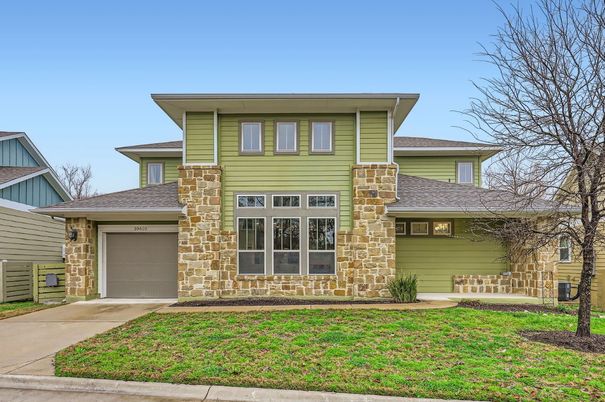 Attached, Exterior, Facade, American Foursquare