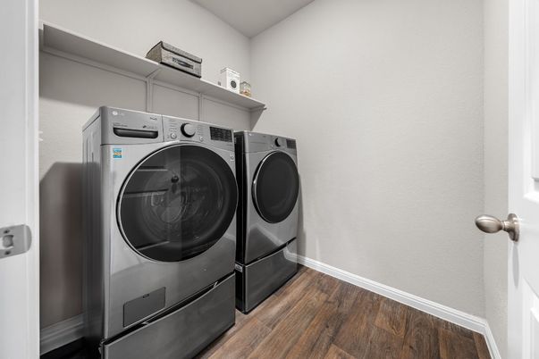Interior, Washer, Wood Texture Flooring
