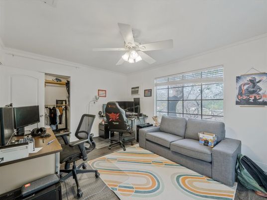 Home Office, Interior