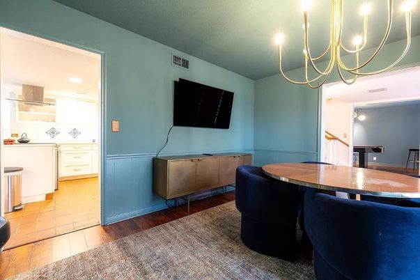 Chandelier, Dining room, Interior, Kitchen, Recessed Lighting, Wood Texture Flooring