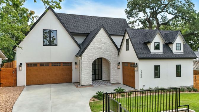 Attached, Exterior, Facade, Farmhouse