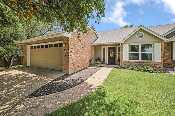 Attached, Exterior, Facade, Brick Facade, Ranch