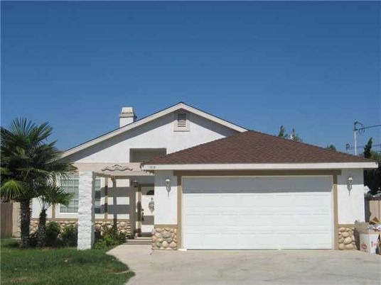 Attached, Exterior, Facade, Modern