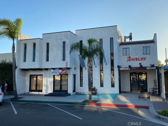Exterior, Facade, Modern