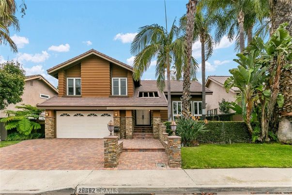 Attached, Exterior, Facade, Mediterranean