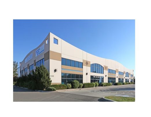 Exterior, Facade, Modern