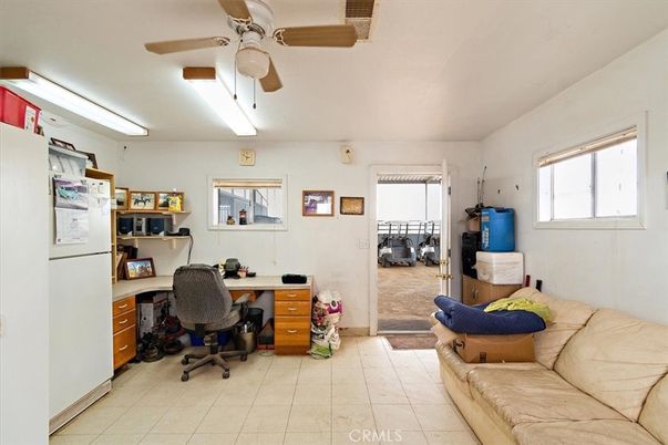 Home Office, Interior