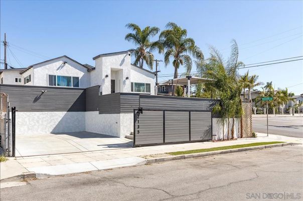Attached, Exterior, Facade, Modern