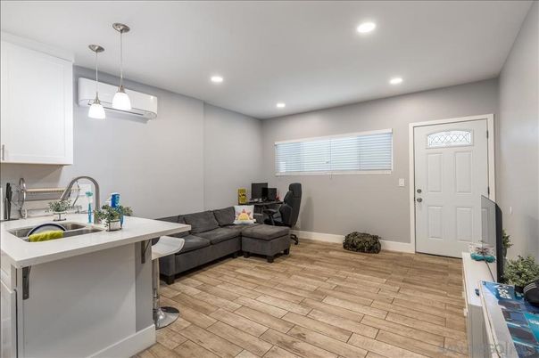 Interior, Pendant Lights, Recessed Lighting, Wood Texture Flooring