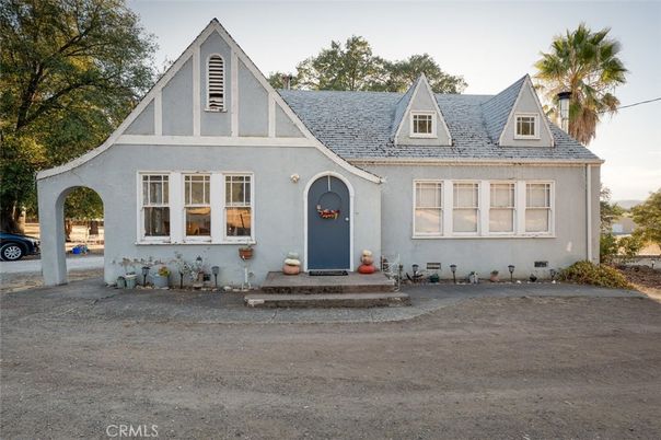 Exterior, Facade, Cape Cod