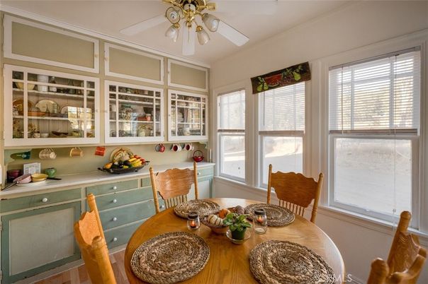 Dining room, Interior