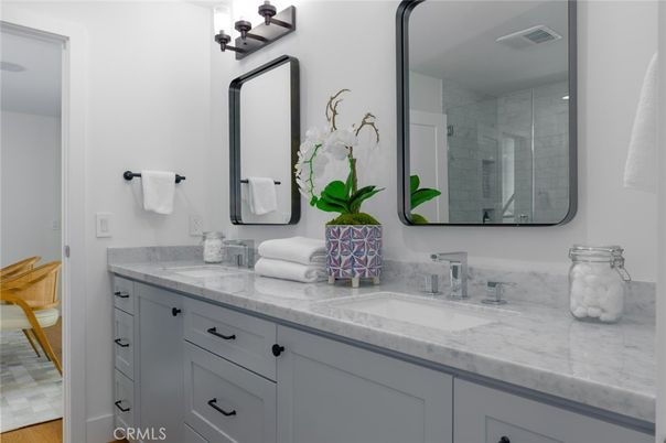 Bathroom, Dual Sink Vanities, Interior