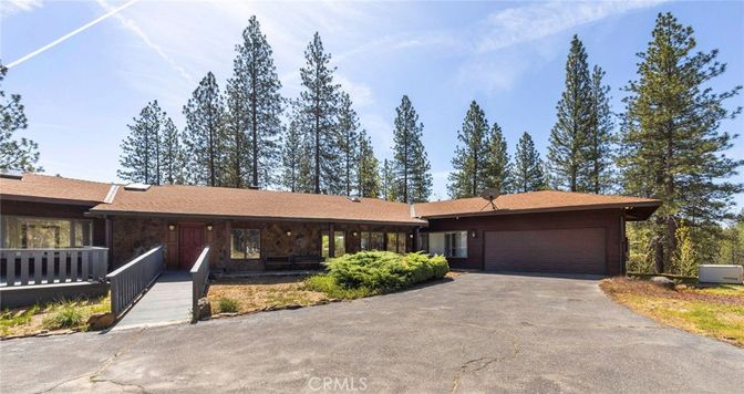 Attached, Exterior, Facade, Brick Facade, Ranch