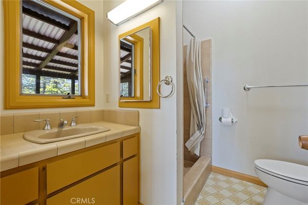 Bathroom, Interior, Tile Countertops