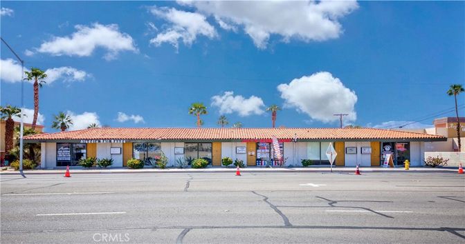 Exterior, Facade, Ranch