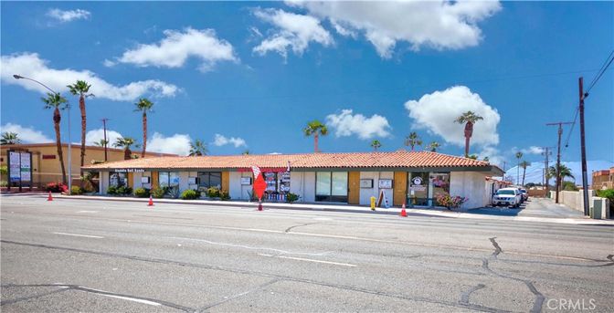 Exterior, Facade, Ranch