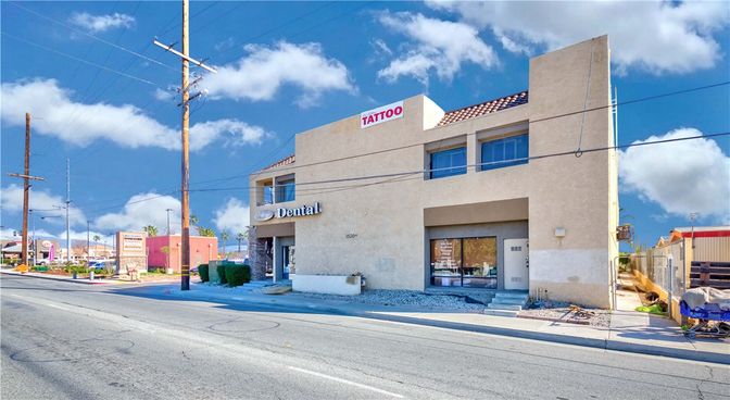Exterior, Facade, Modern