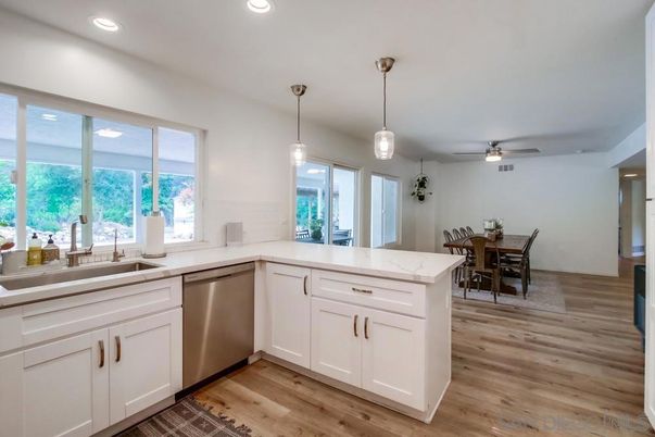 Dining room, Interior, Kitchen, Pendant Lights, Recessed Lighting, Wood Texture Flooring