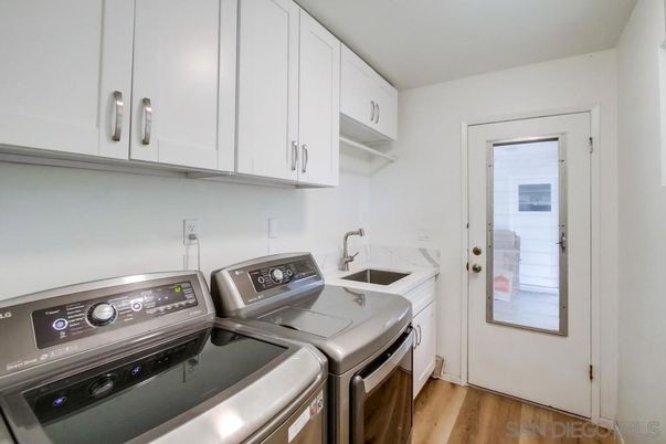 Interior, Washer, Wood Texture Flooring