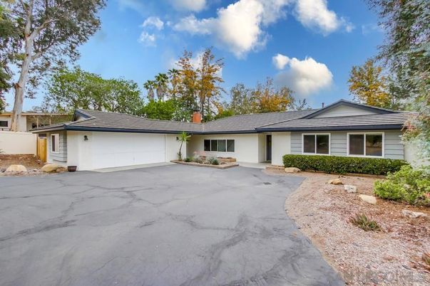 Attached, Exterior, Facade, Ranch