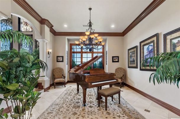 Chandelier, Interior, Piano, Recessed Lighting