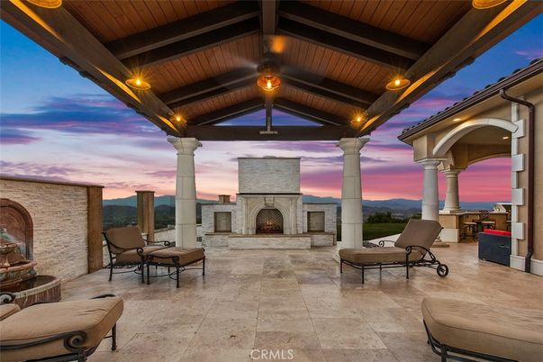 Exterior, Fireplace