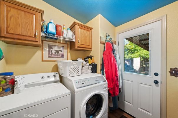 Interior, Utility Closets, Washer, Wood Texture Flooring