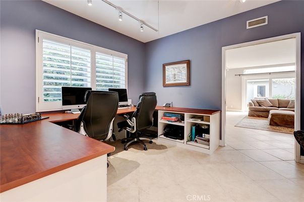Home Office, Interior
