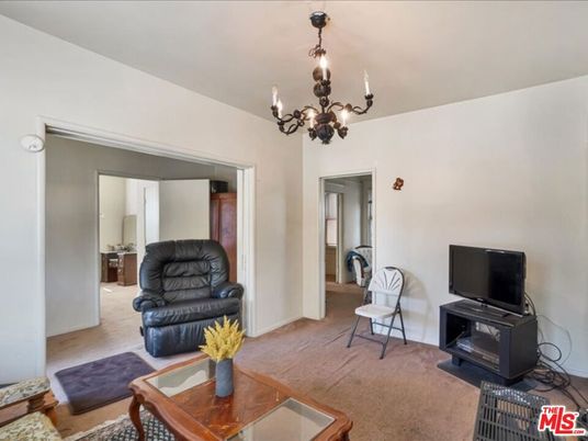 Chandelier, Interior, Living room