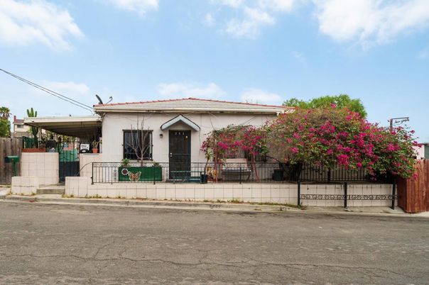 Exterior, Facade, Spanish Mediterranean