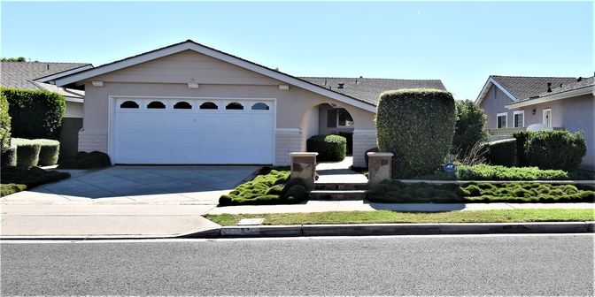 Attached, Exterior, Facade, Ranch