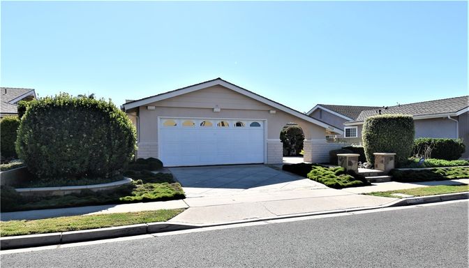 Attached, Exterior, Facade, Ranch