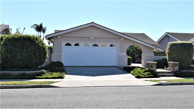Attached, Exterior, Facade, American Craftsman