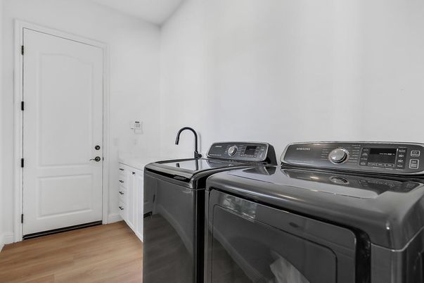 Interior, Washer, Wood Texture Flooring