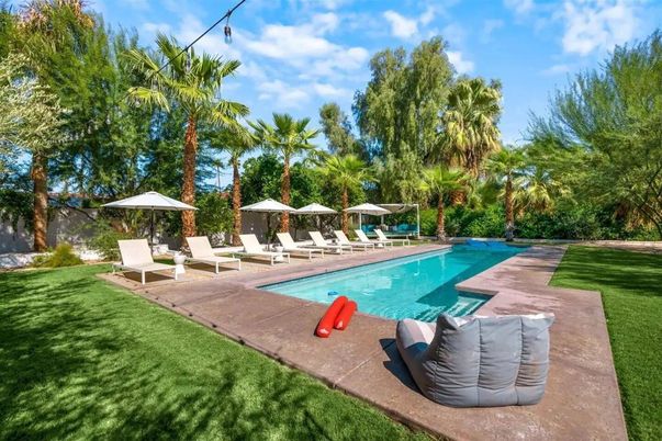 Exterior, Pool