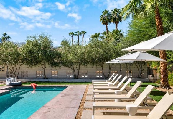 Exterior, Pool