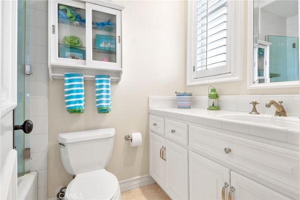 Bathroom, Interior, Tile Countertops